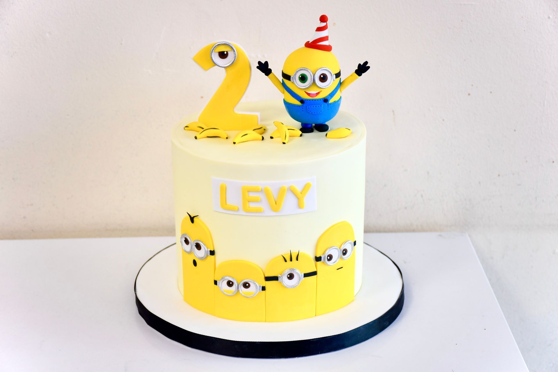 A birthday cake for levy with minions on it