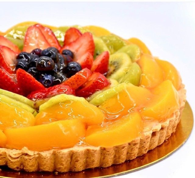 A close up of a fruit pie on a plate