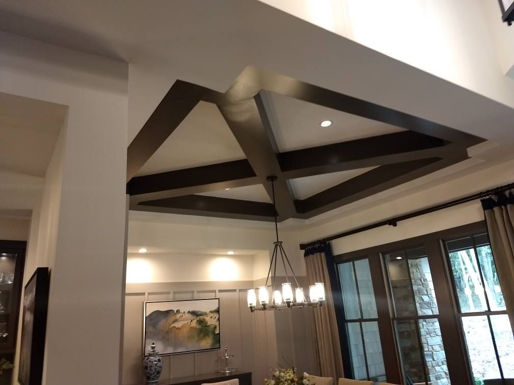 A living room with a chandelier hanging from the ceiling