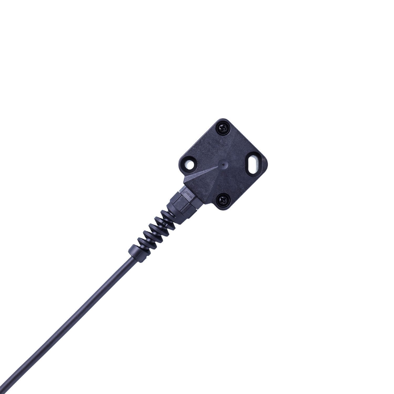 Een zwarte, vierkante elektronische sensor met kabeltrekontlasting en drie schroefgaten voor montage.