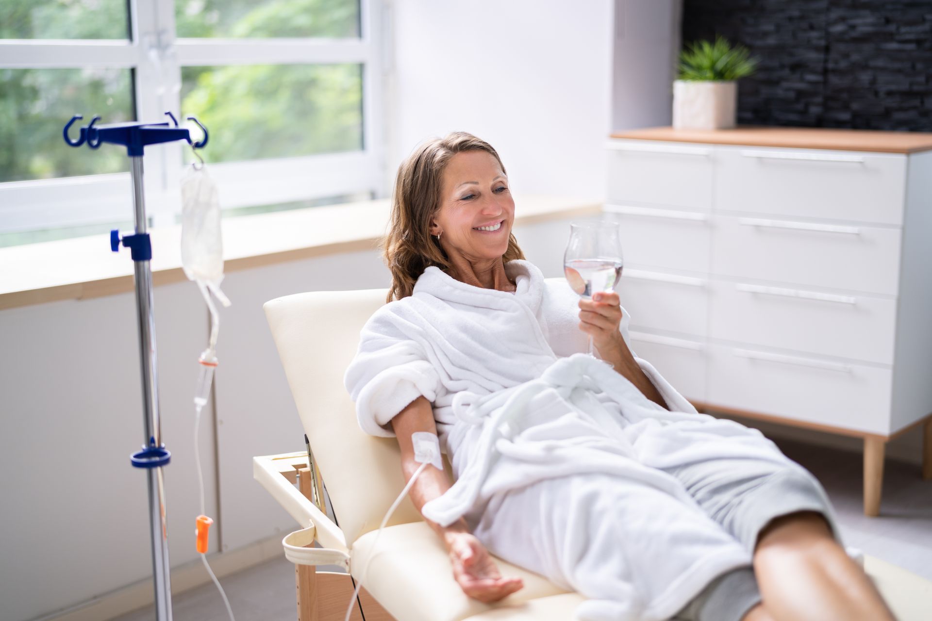 Vitamin Therapy Iv Drip Infusion In Women Blood.