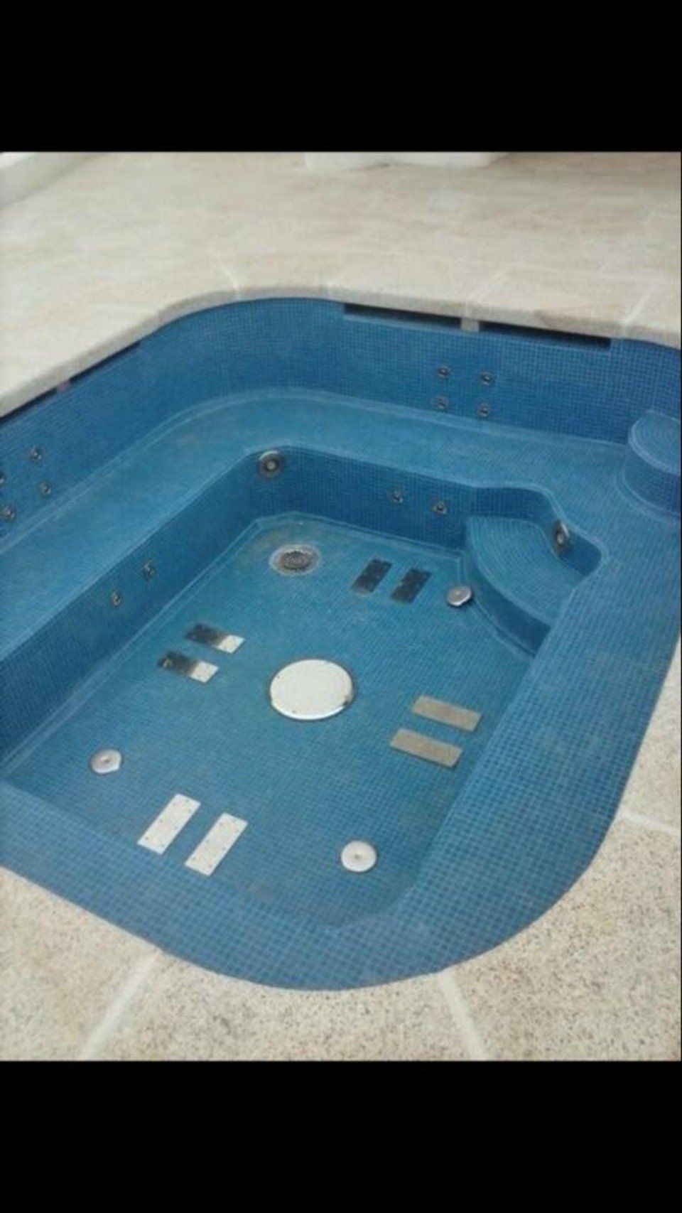 vasca idromassaggio per quattro persone