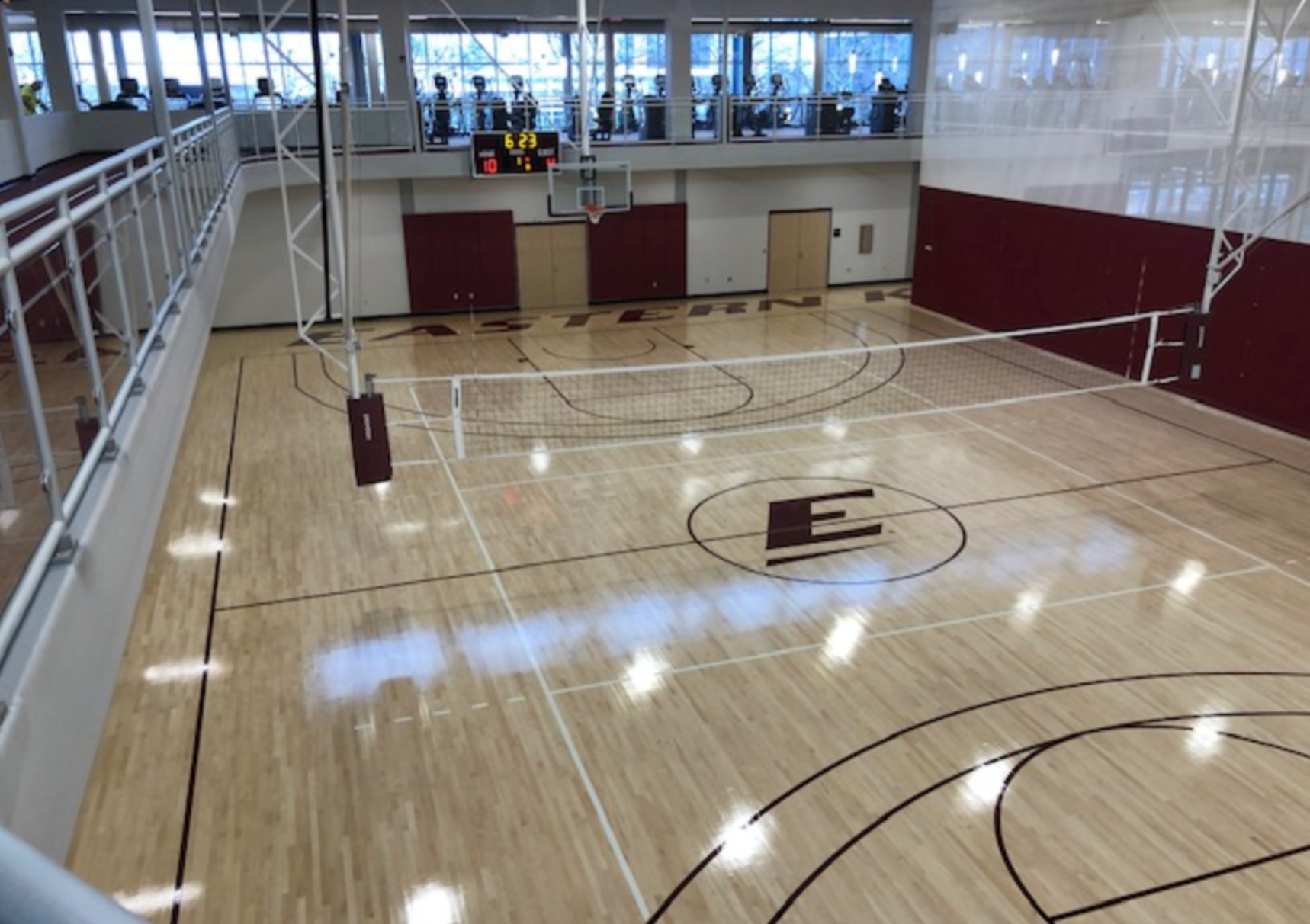 A basketball court with the letter e on it
