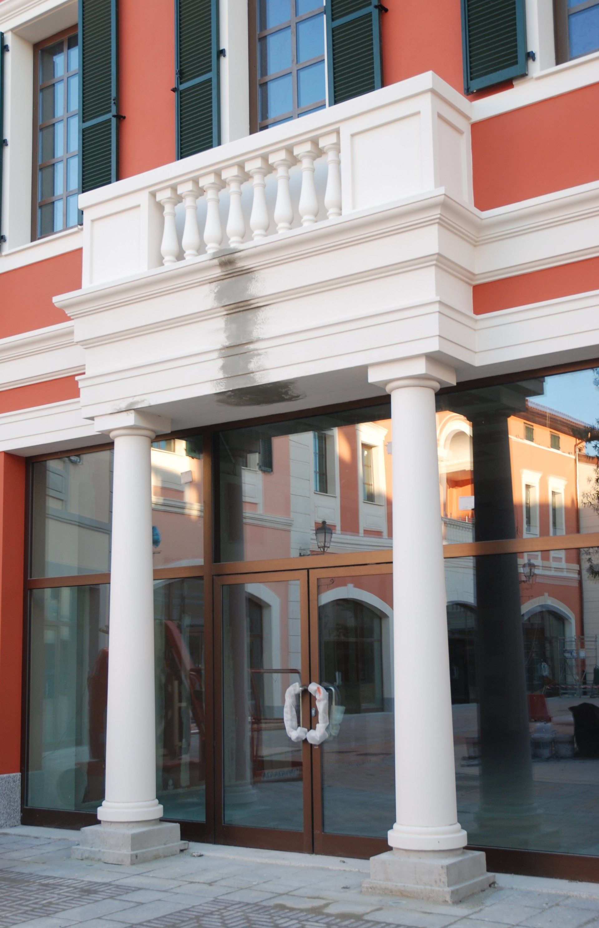 Colonne coniche in ca Outlet Serravalle Scrivia