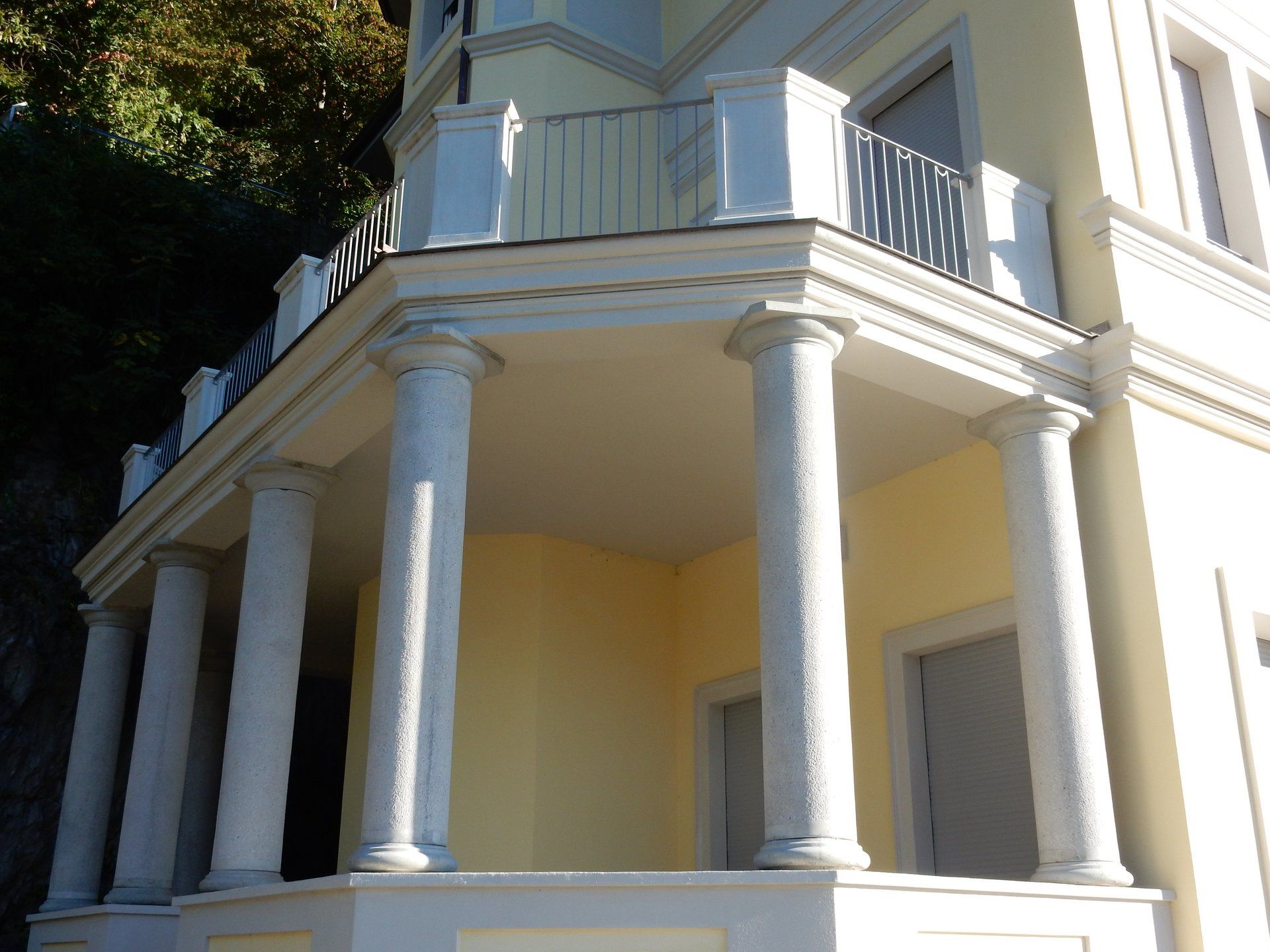 Colonne su modello in graniglia martellinata blevio como