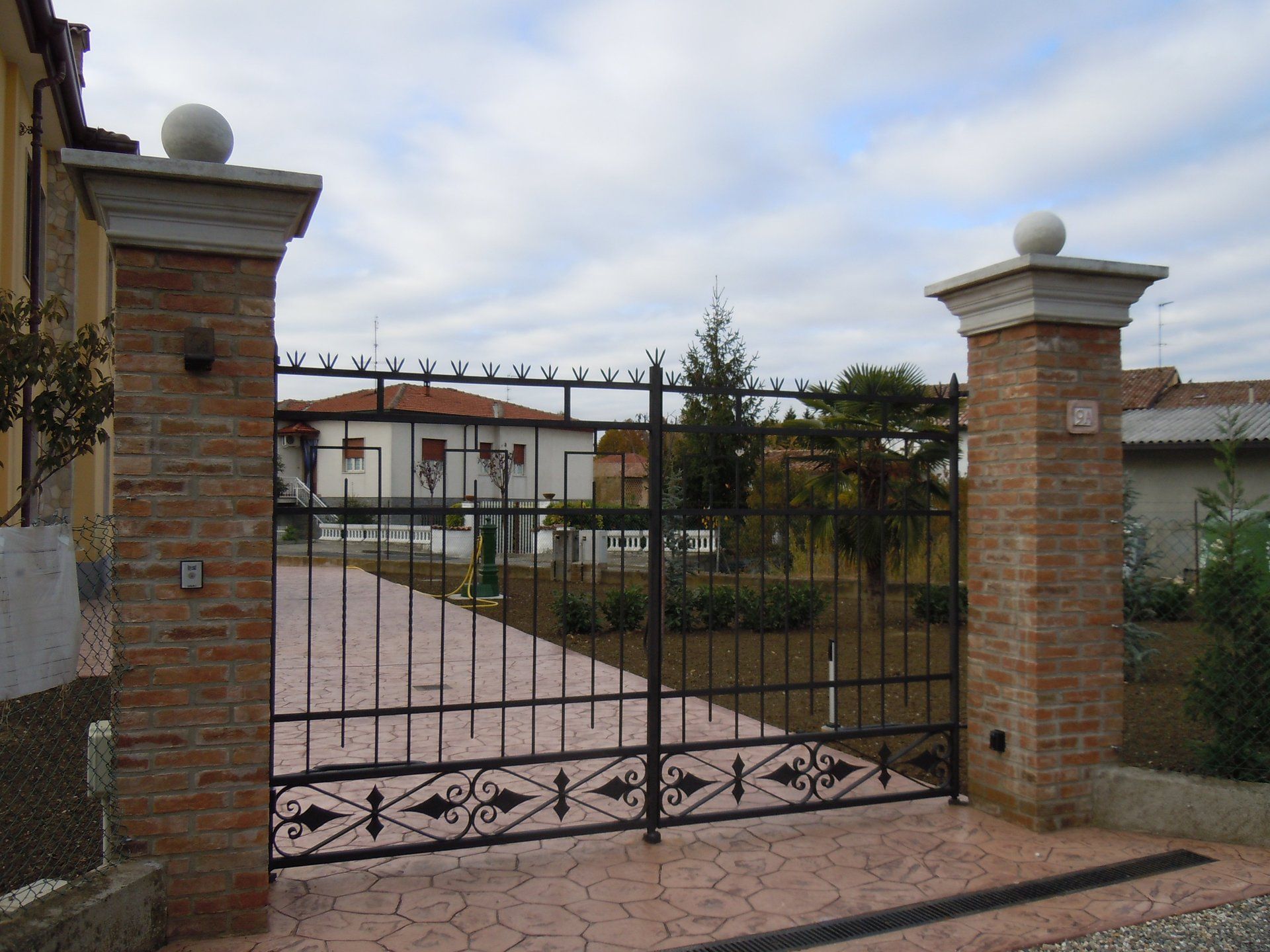 pilastri dado tipo  pilastri in mattoni con copripilastro tipo emily zona alessandriavilla privata valenza