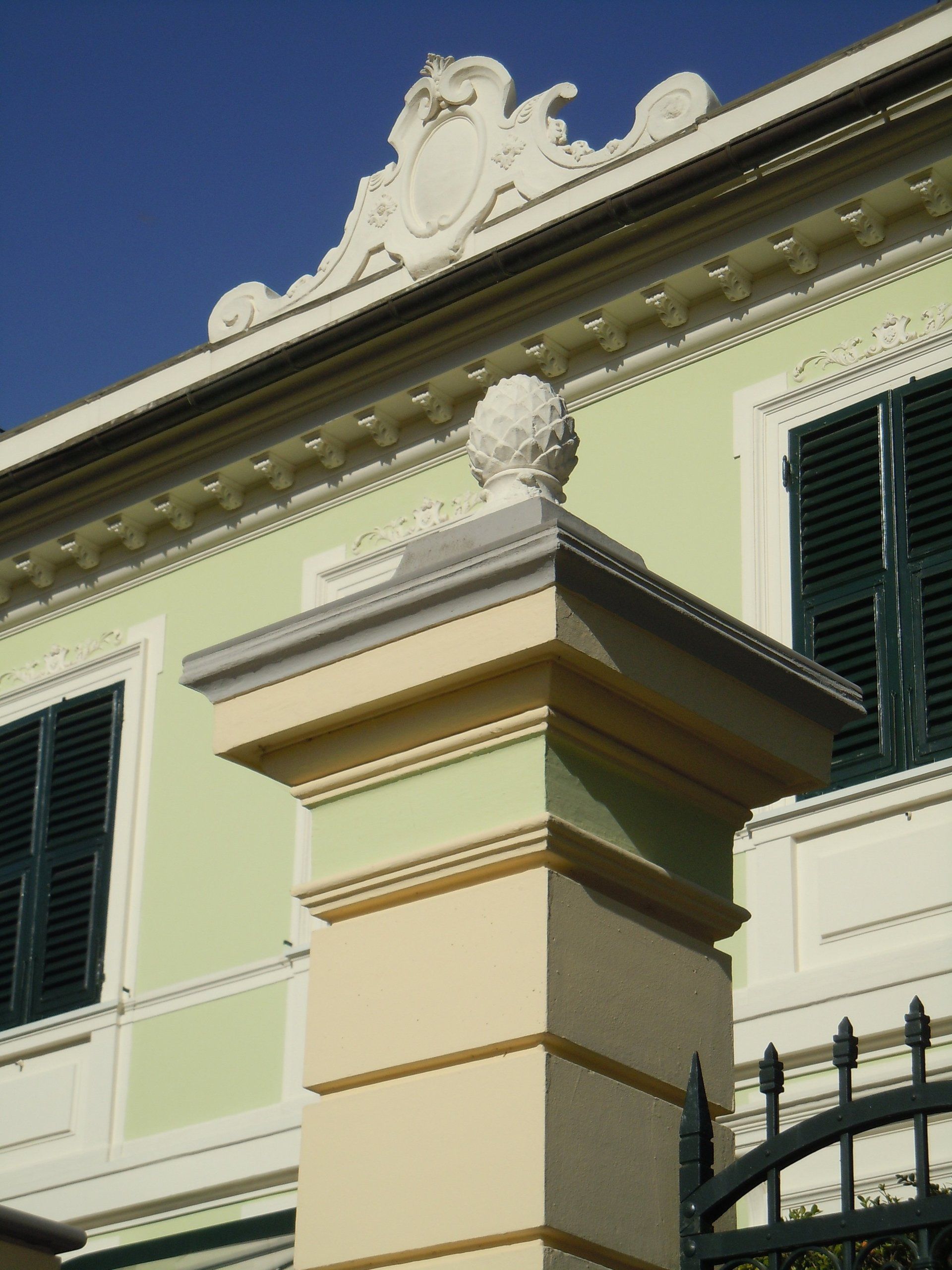 Capitello pilastro genova quinto