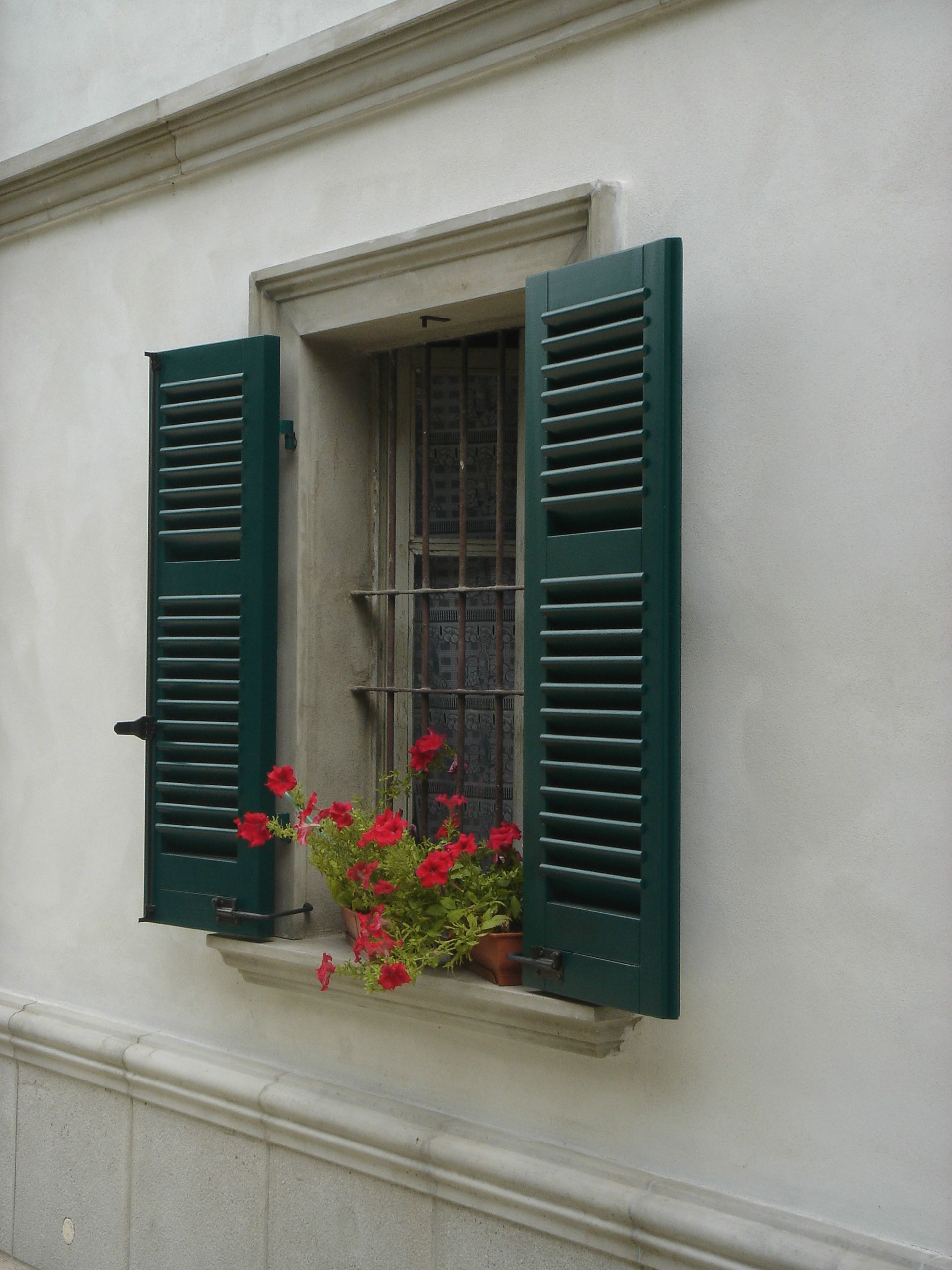 Cornice Modanata per finestre in c.a. zona Alessandria Abitazione Privata