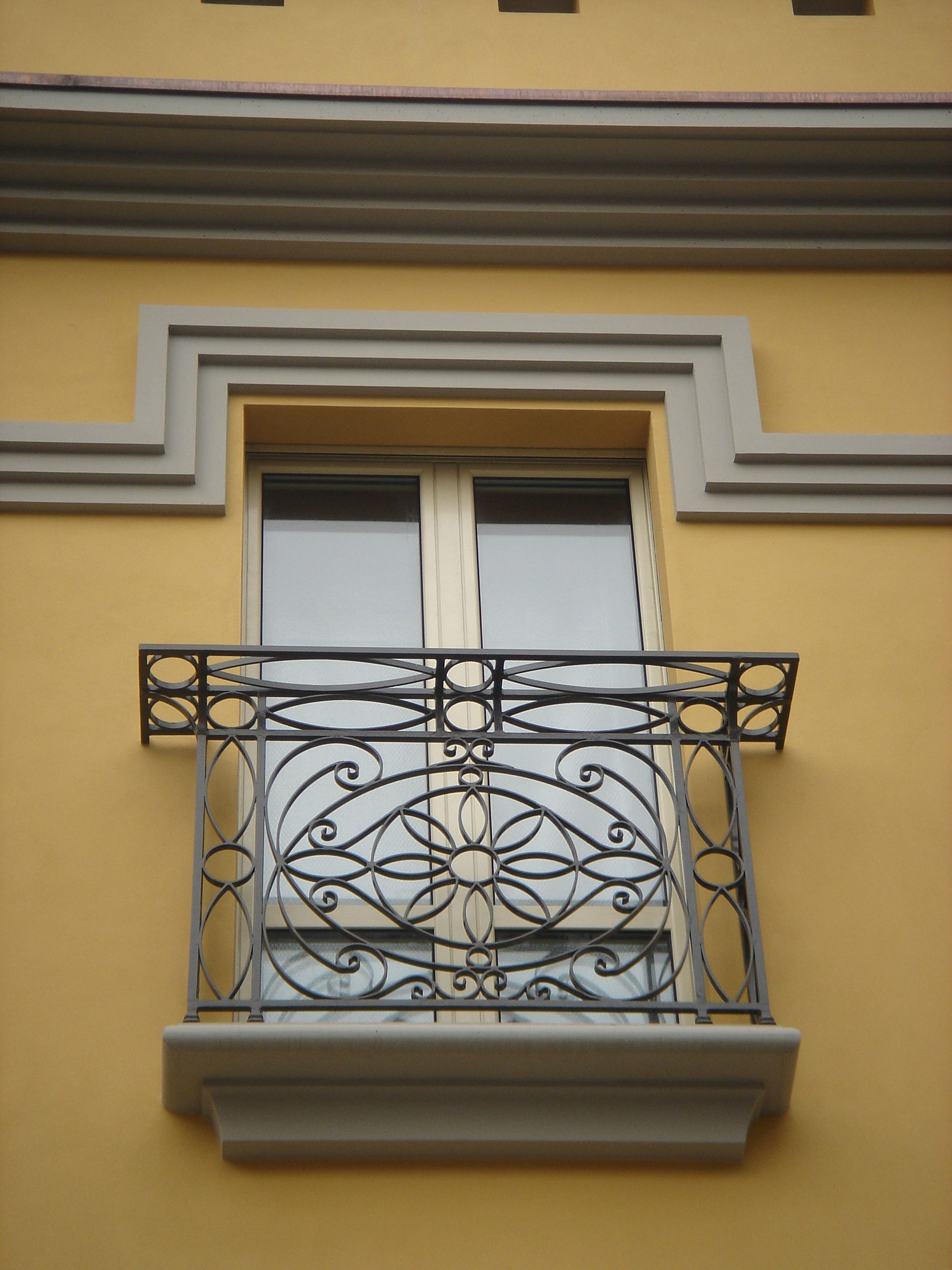 Cornice Modanata su Disegno per finestre in c.a. Alessandria zona Piazza Marconi