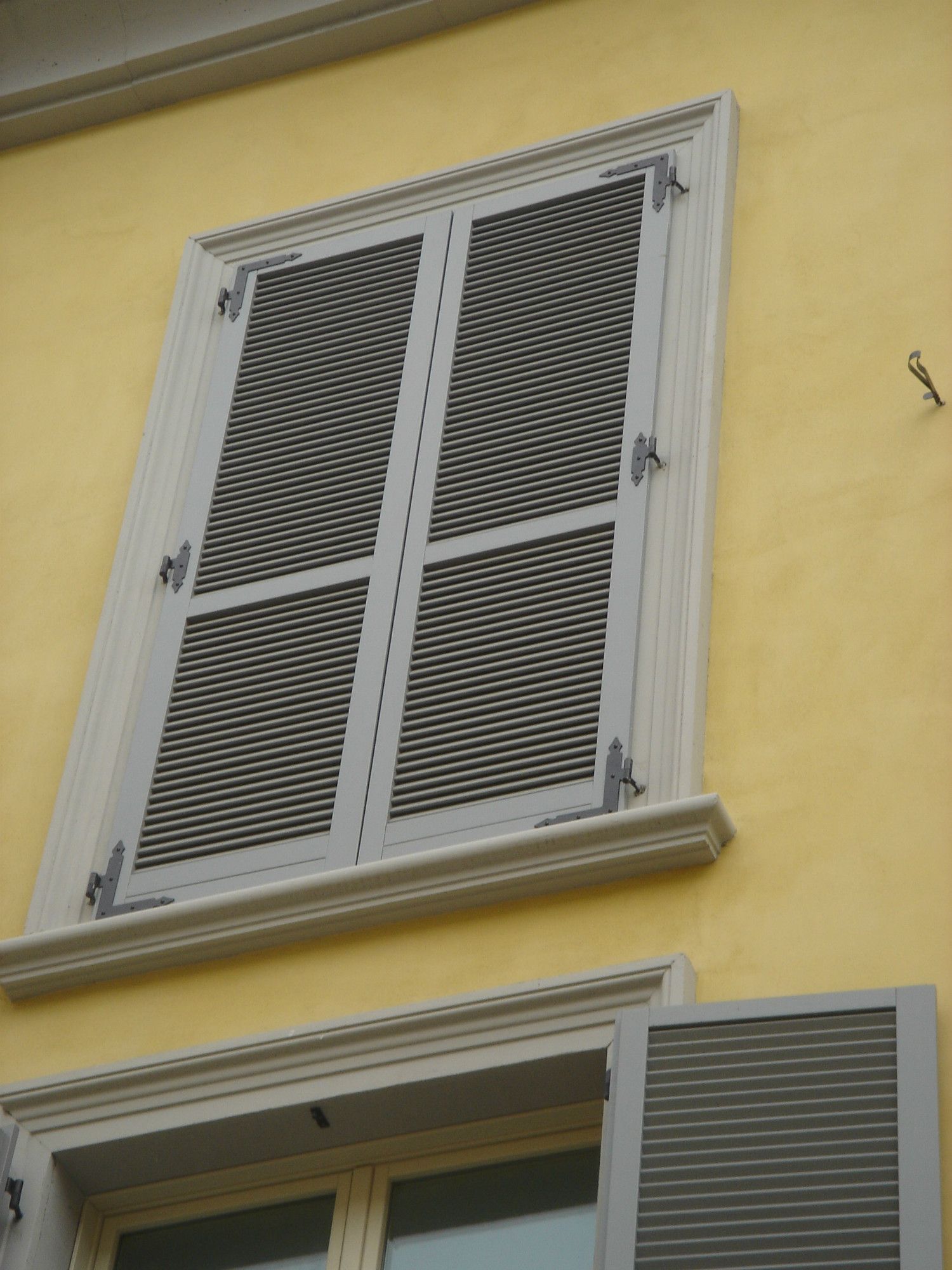 Cornice Modanata per finestre in c.a. Alessandria Complesso Residenziale