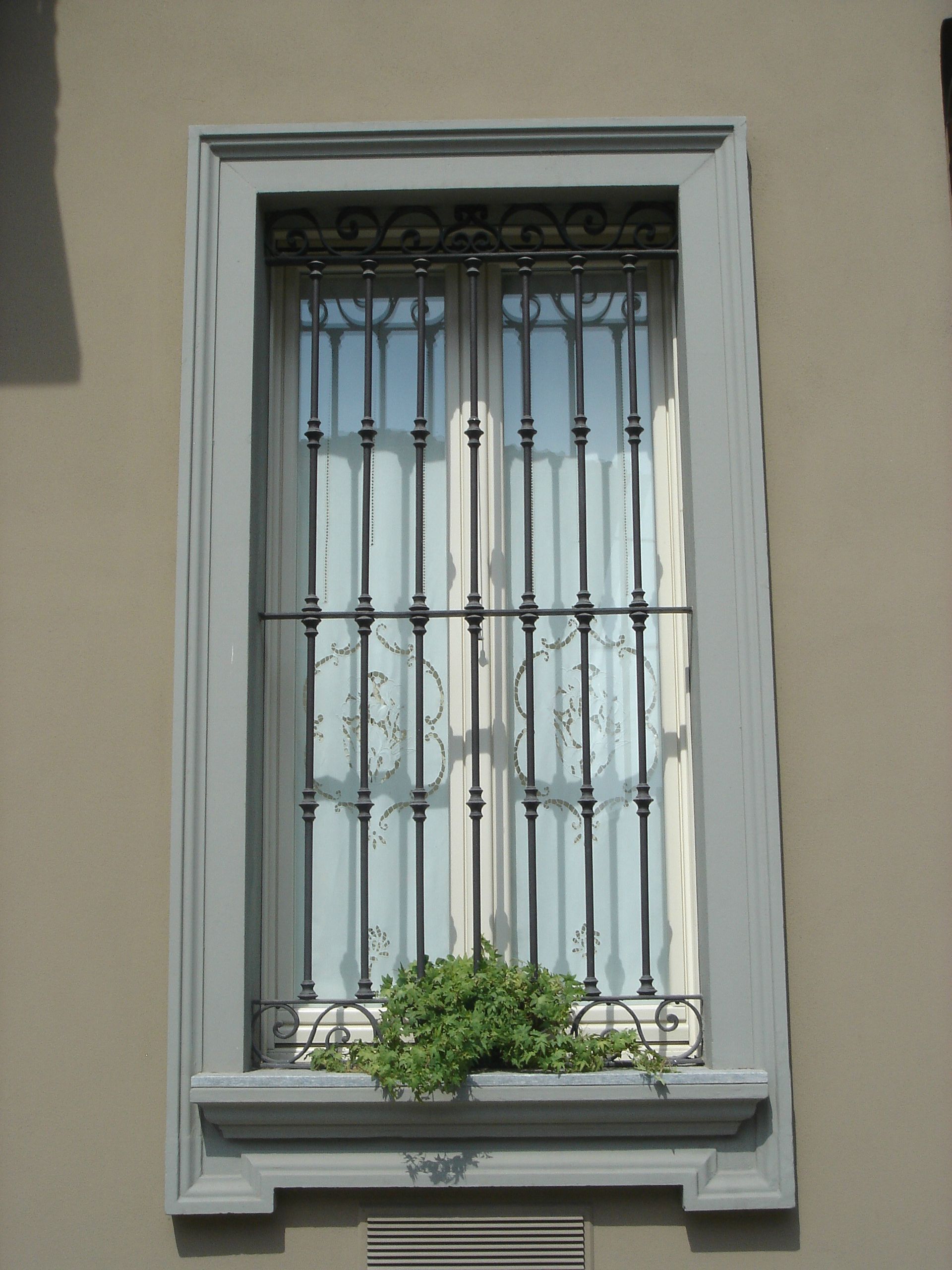 Cornice Modanata per finestre in c.a. con sotto davanzale con orecchie Castelnuovo Scrivia Abitazione Privata