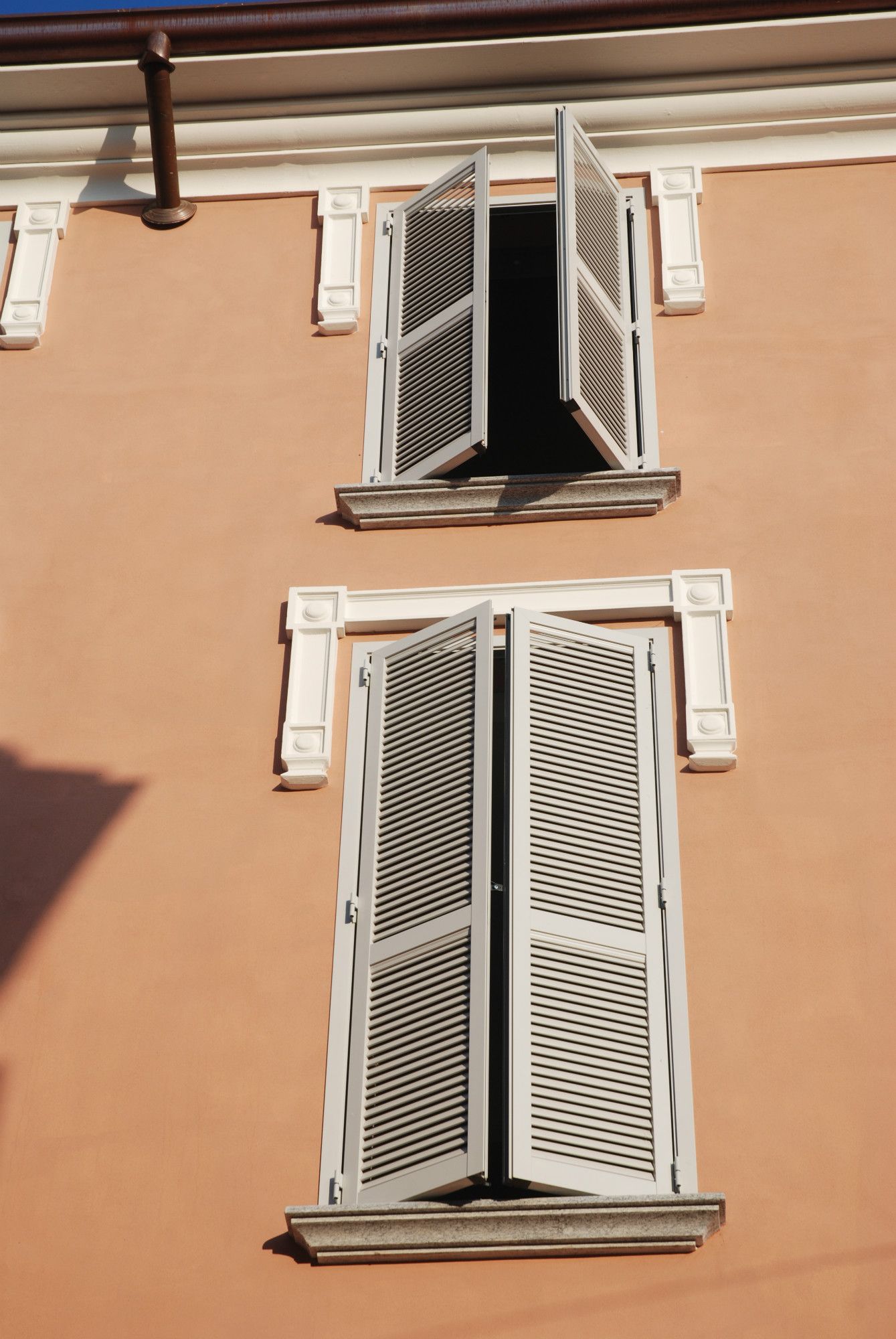 Cornice Modanata su Disegno per finestre e porte-finestre in c.a. Alessandria Complesso Residenziale