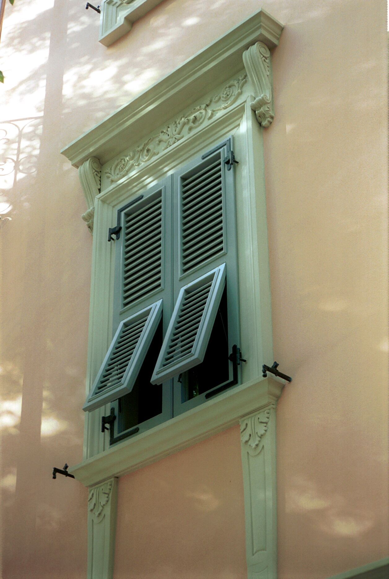 Cornice Modanata su Disegno per finestre in c.a. Alessandria zona Piazza Marconi