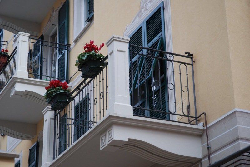 Balconi in graniglia martellinata ex Asilo Balbi Albissola