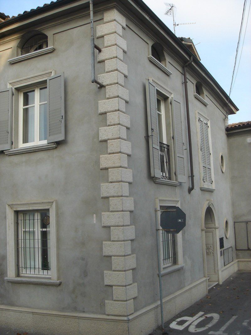 Angolo muro edificio a bugnato