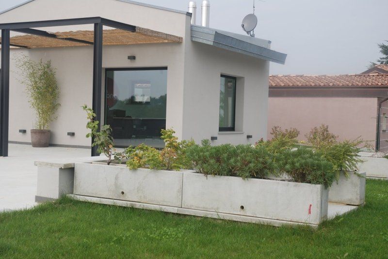 Fioriere lisce in ca zona castello Tortona