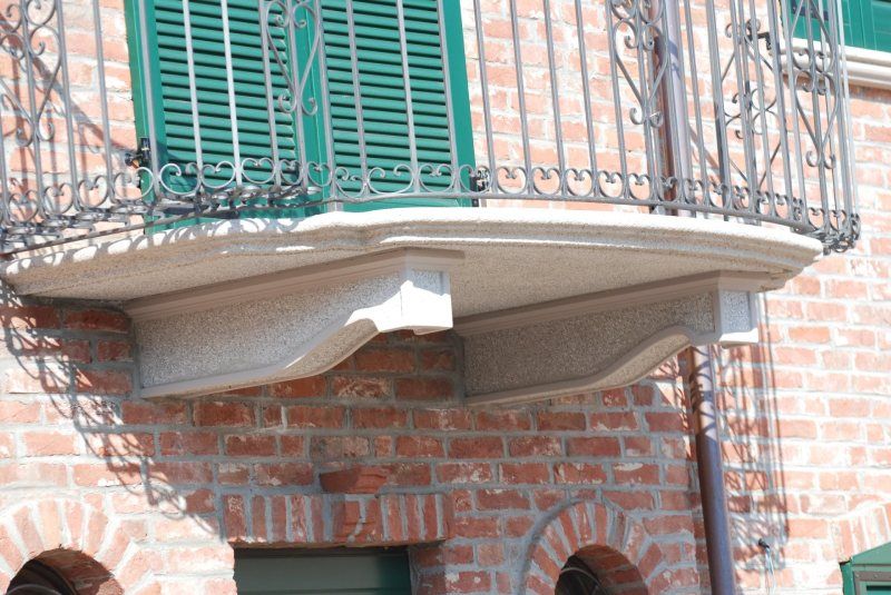 Mensole per balcone in graniglia martellinata zona Alessandria