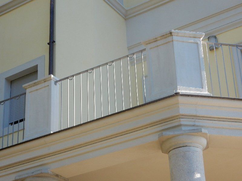 Pilastrini su disegno blevio Lago Como