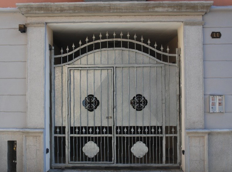 Portale ingresso carraio Palazzo Residenziale Alessandria