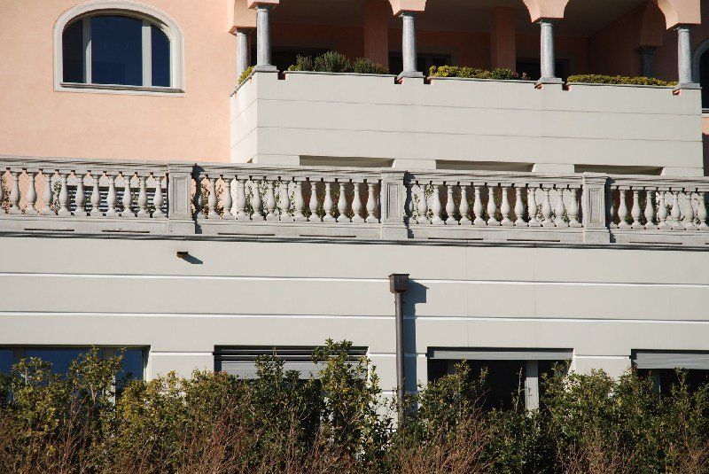 Balaustre presso resort Collina d'Oro