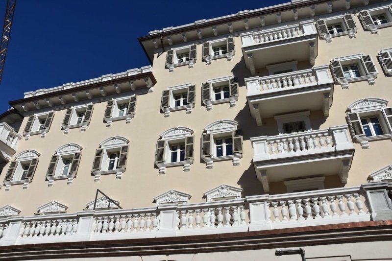 Facciata con balconate