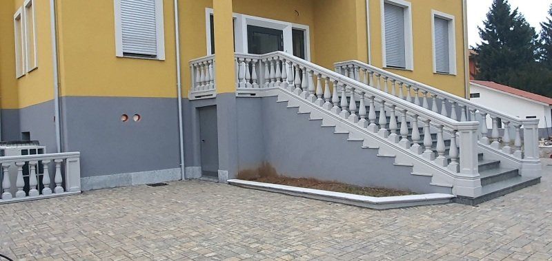 Scalone in casa di cura zona Pavia