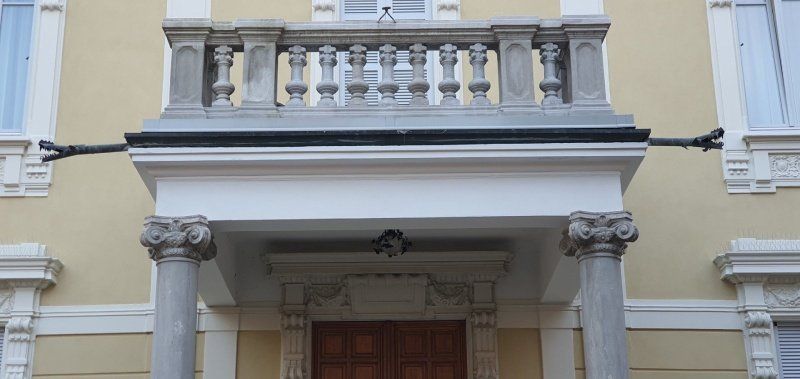 Particolare balaustra in villa a Vigevano