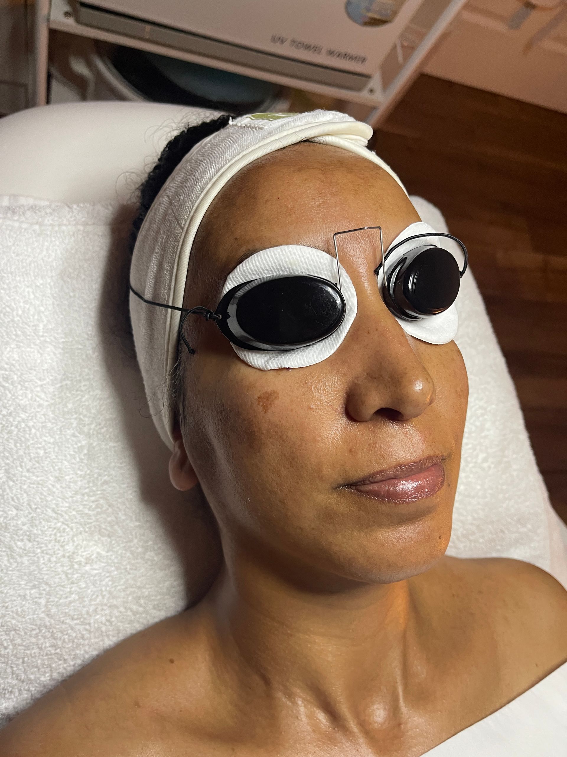 A woman is wearing a headband and goggles on her face.