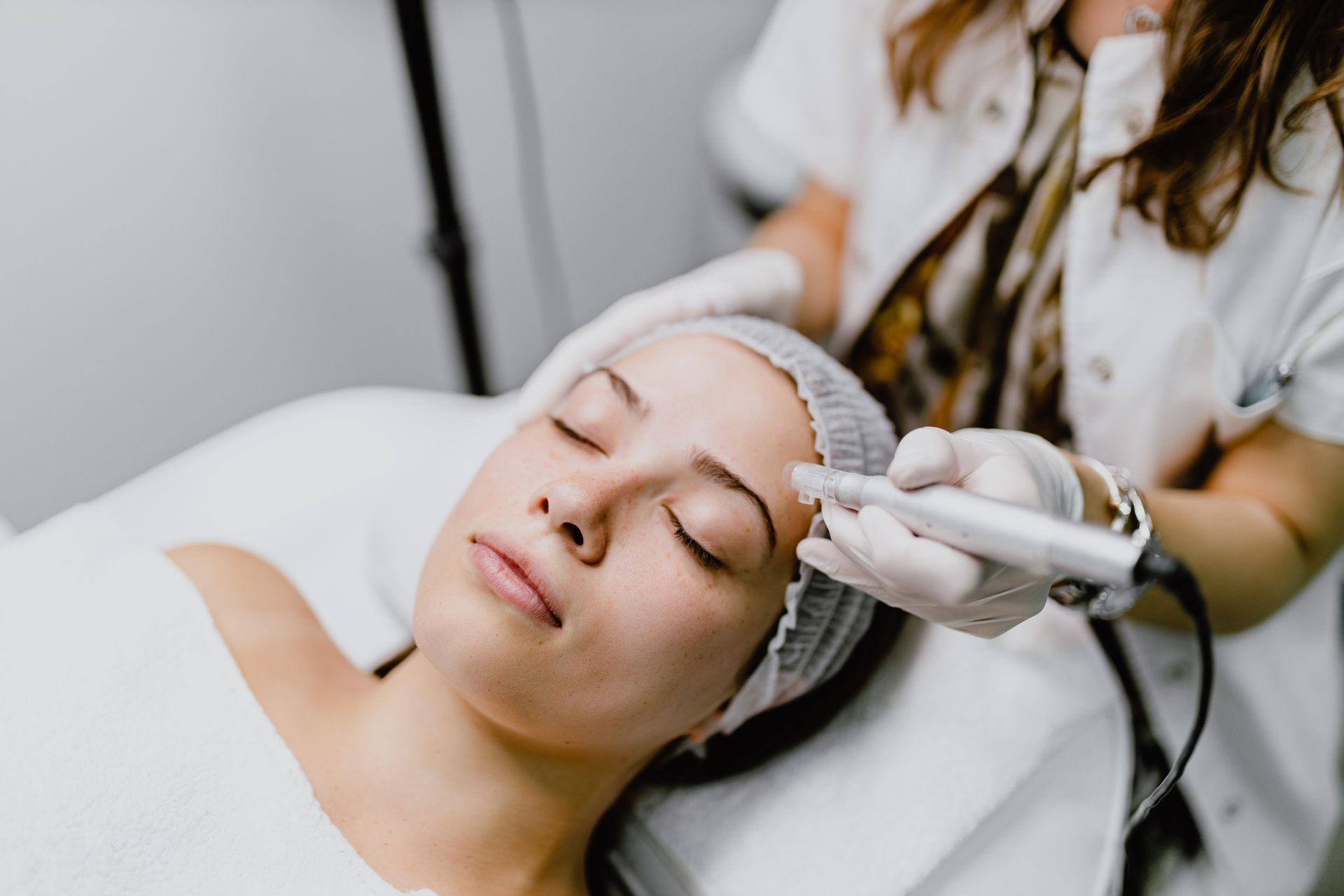Young Woman Having A Collagen Induction Therapy – Terrigal, NSW - Anjule Beauty Therapy