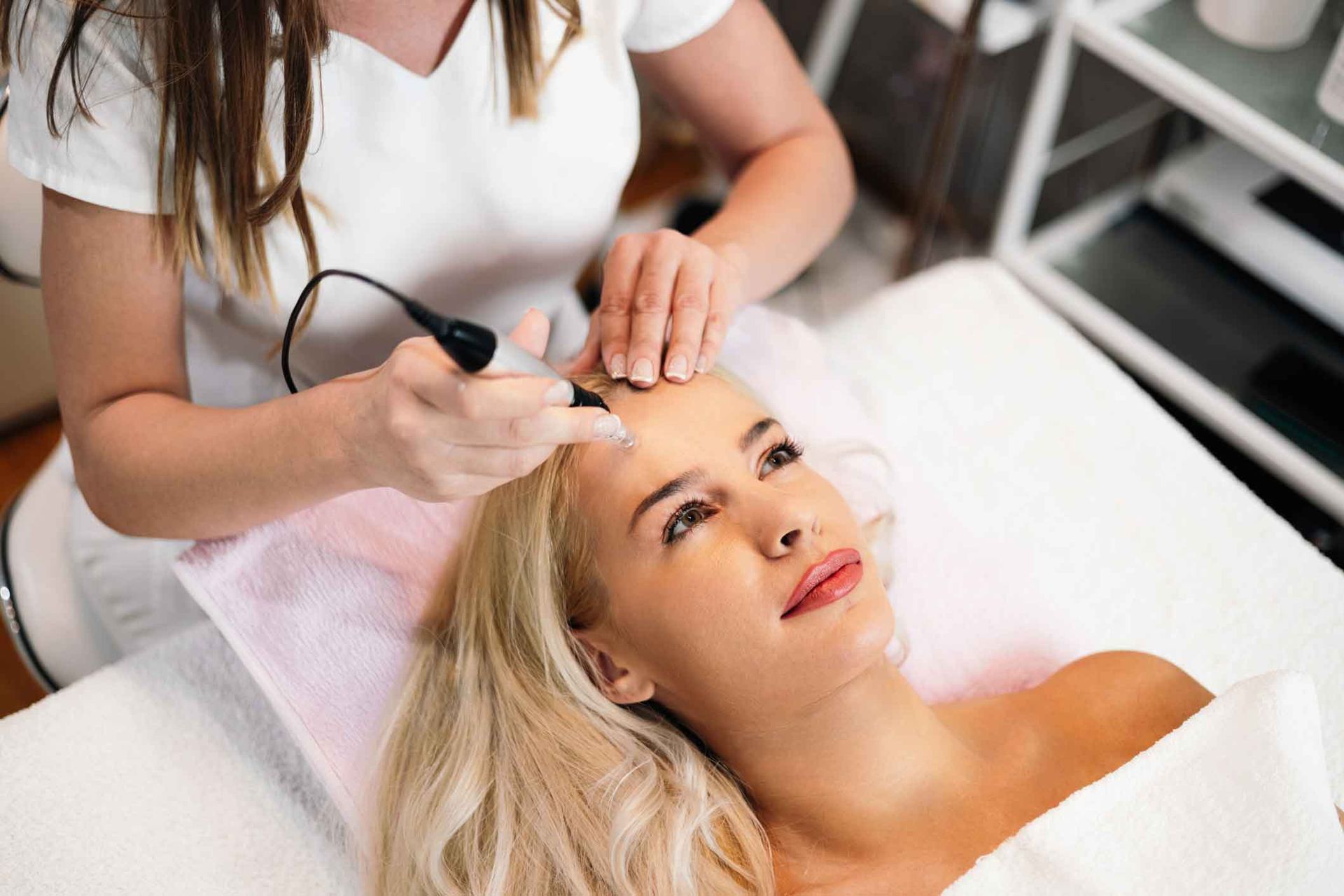 Performing Mesotherapy Injections On The Face For Effective Skin Rejuvenation – Terrigal, NSW - Anjule Beauty Therapy