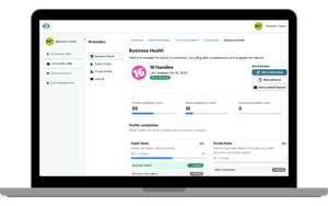 Green outline of a storefront with awning.