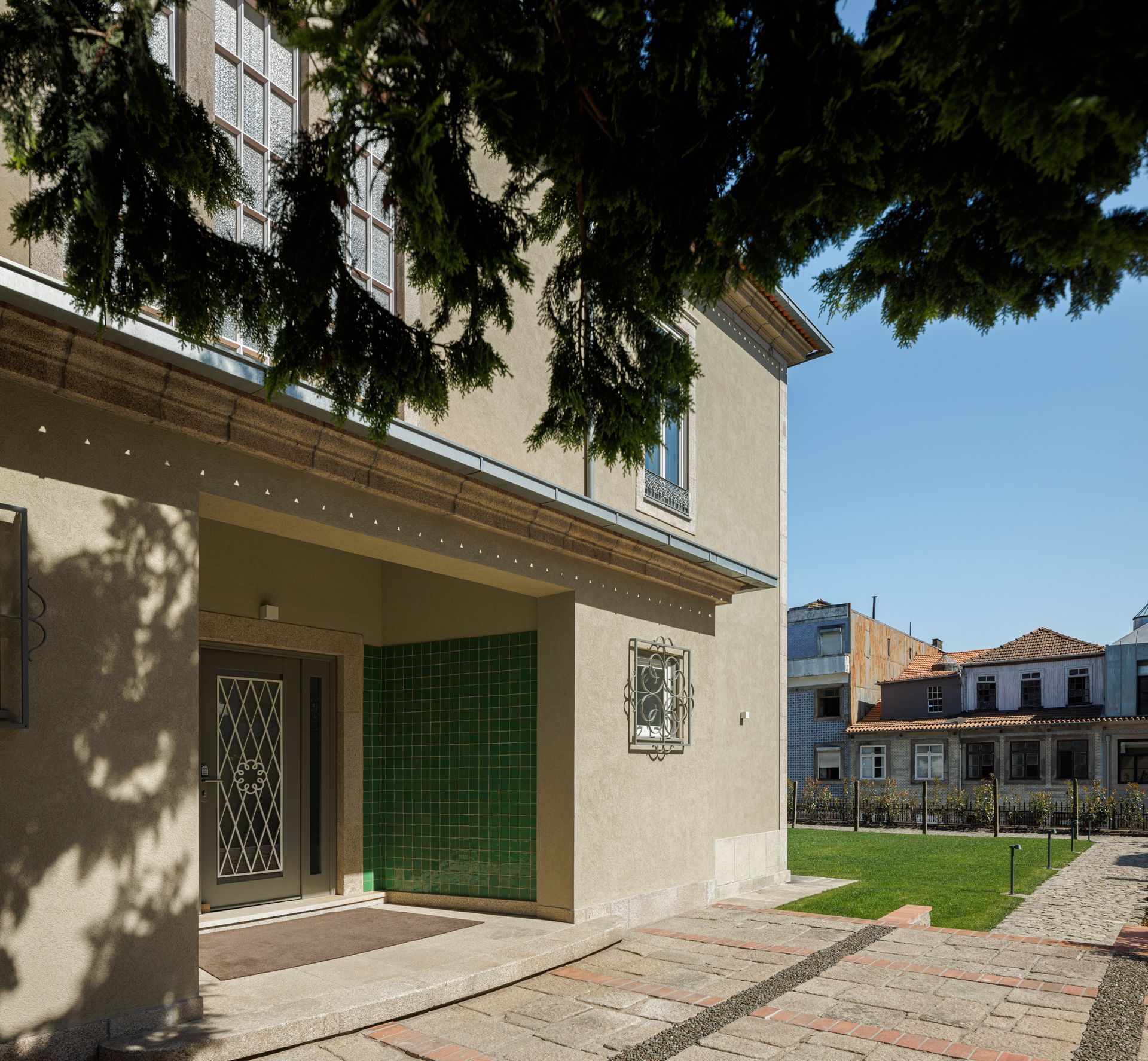 Facade of Casa Kala Boutique Acommodation in Porto, Portugal, surrounded by private garden. Designed by Januário Godinho, renovated by Ren Ito Arq.
