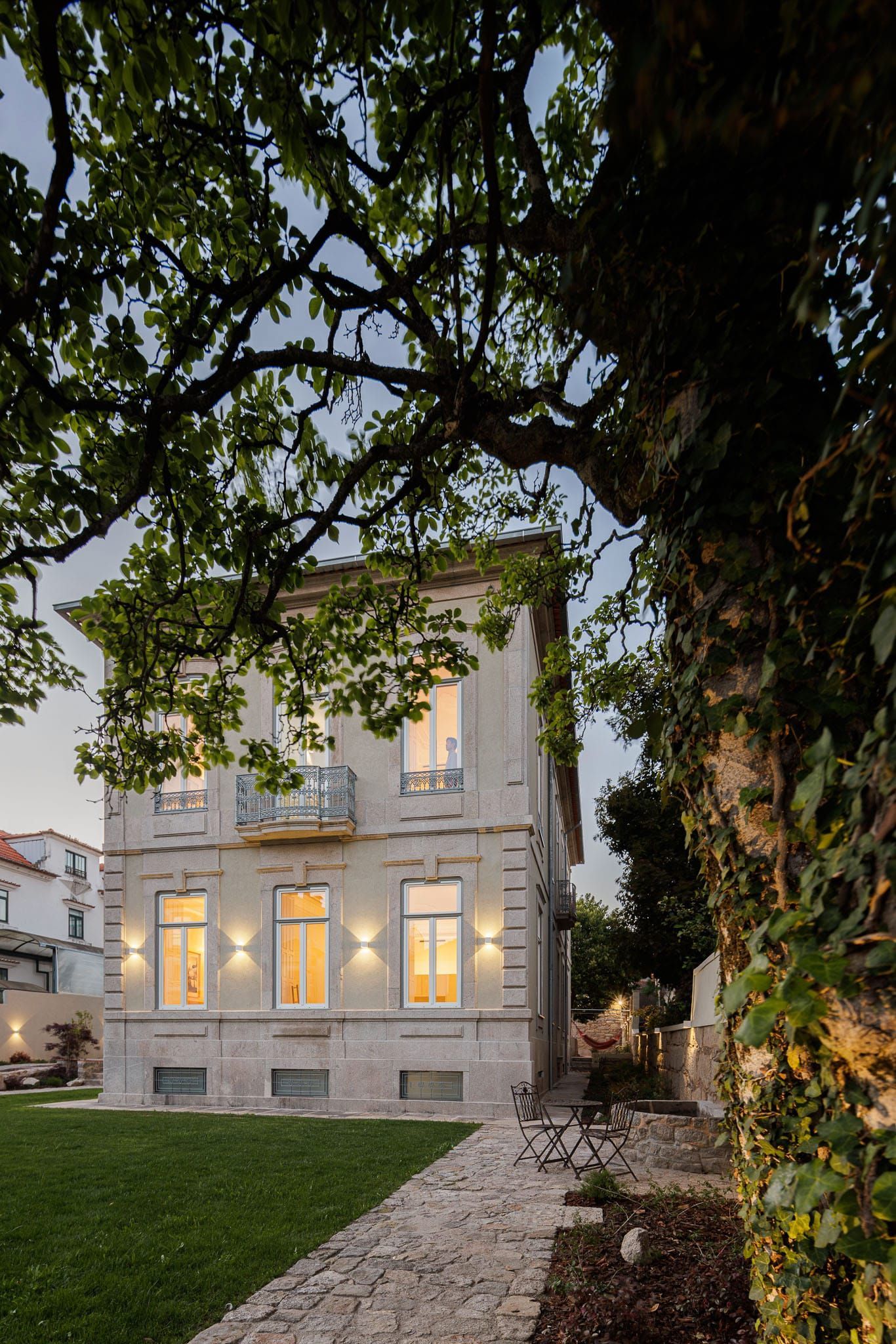Facade of Casa Kala Boutique Hotel in Porto, Portugal, surrounded by private garden. Designed by Januário Godinho, renovated by Ren Ito Arq.