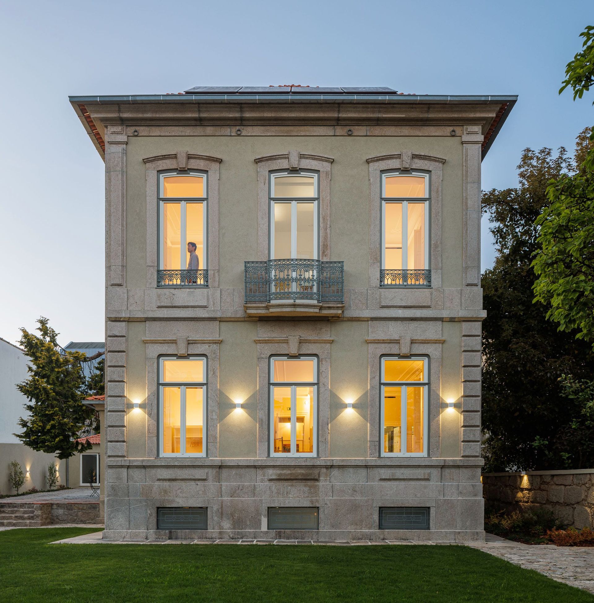 Facade of Casa Kala Boutique Acommodation in Porto, Portugal, surrounded by private garden. Designed by Januário Godinho, renovated by Ren Ito Arq.