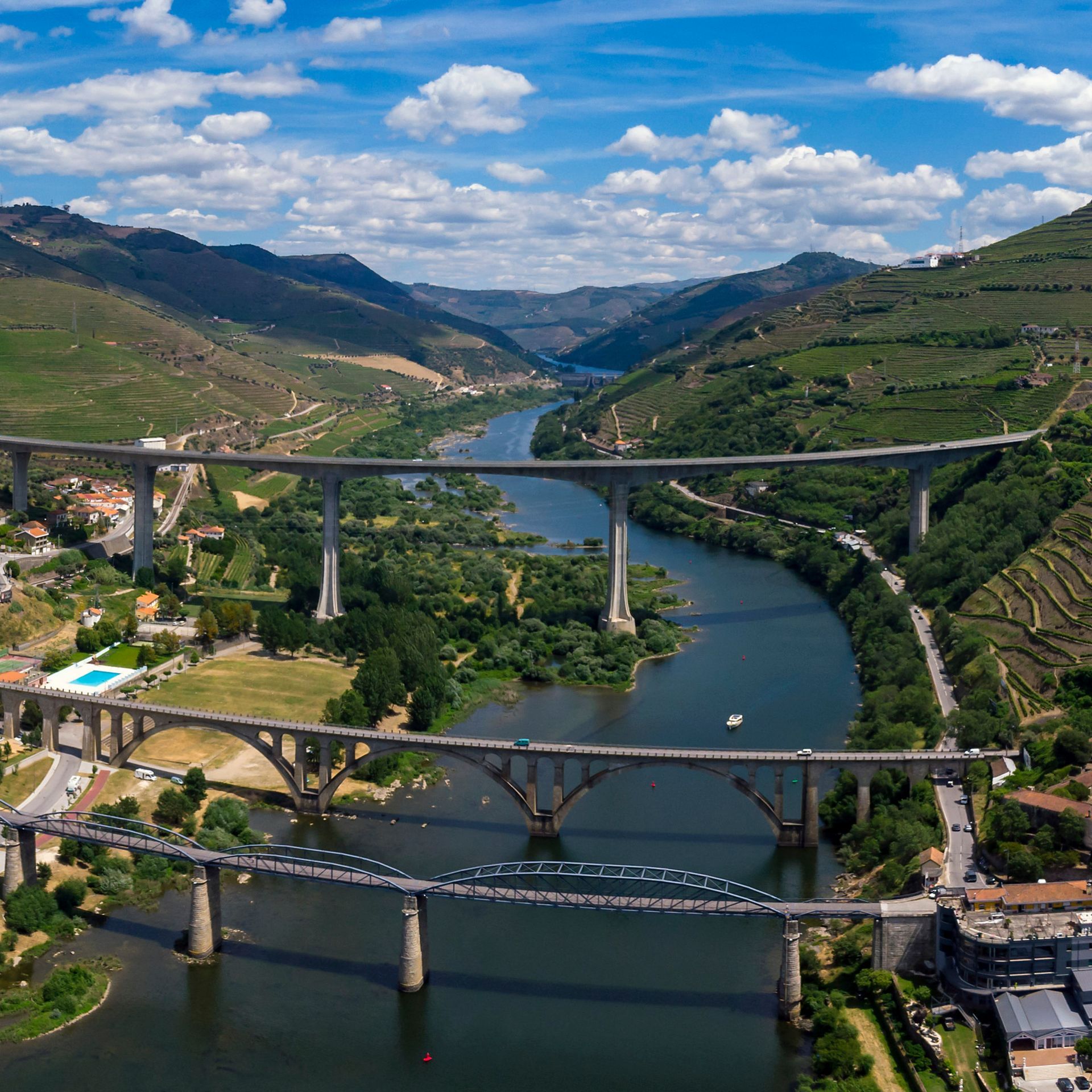 Peso da Régua, surrounded by vineyards and hills