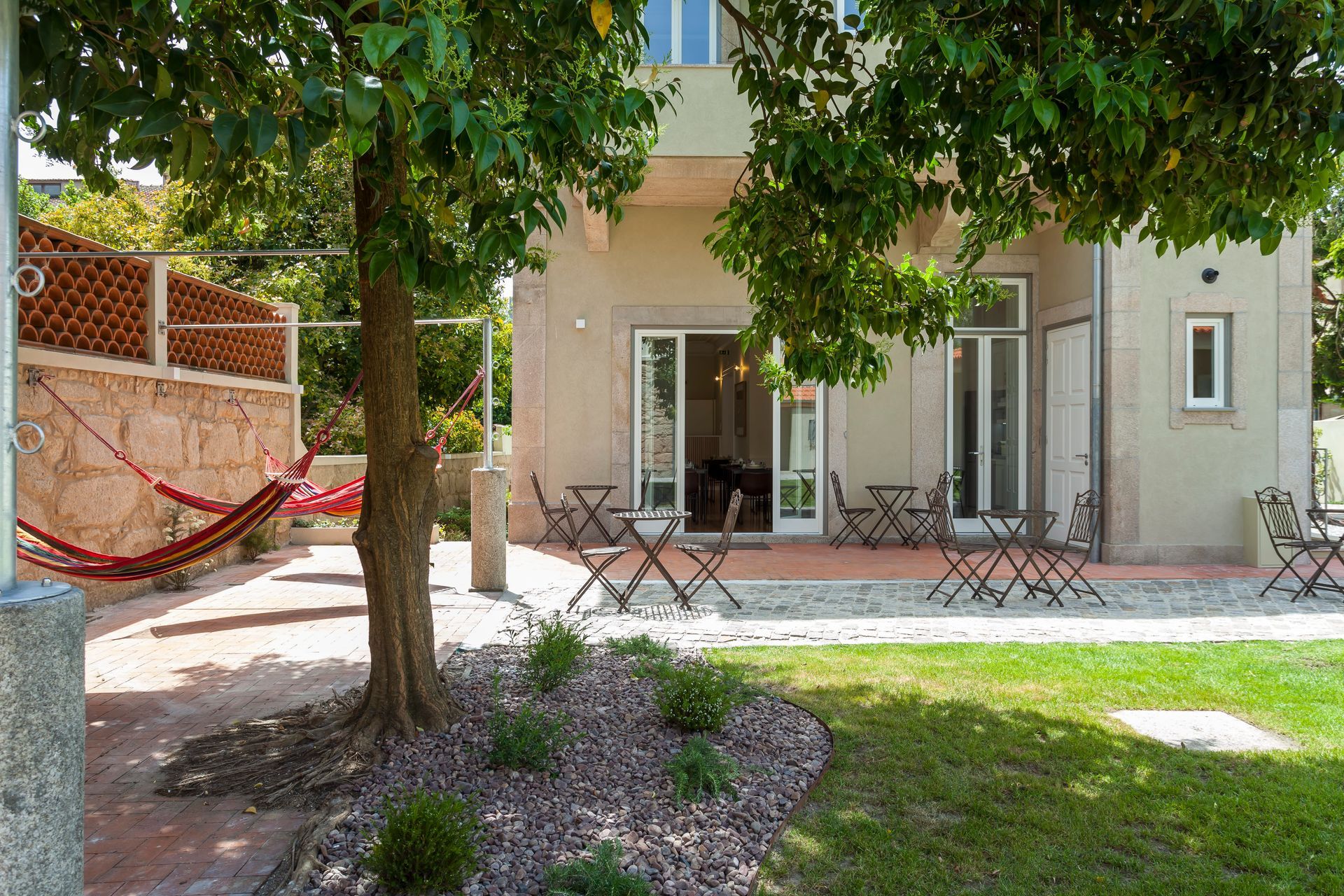 Sunny day, breakfast in the garden at Casa Kala