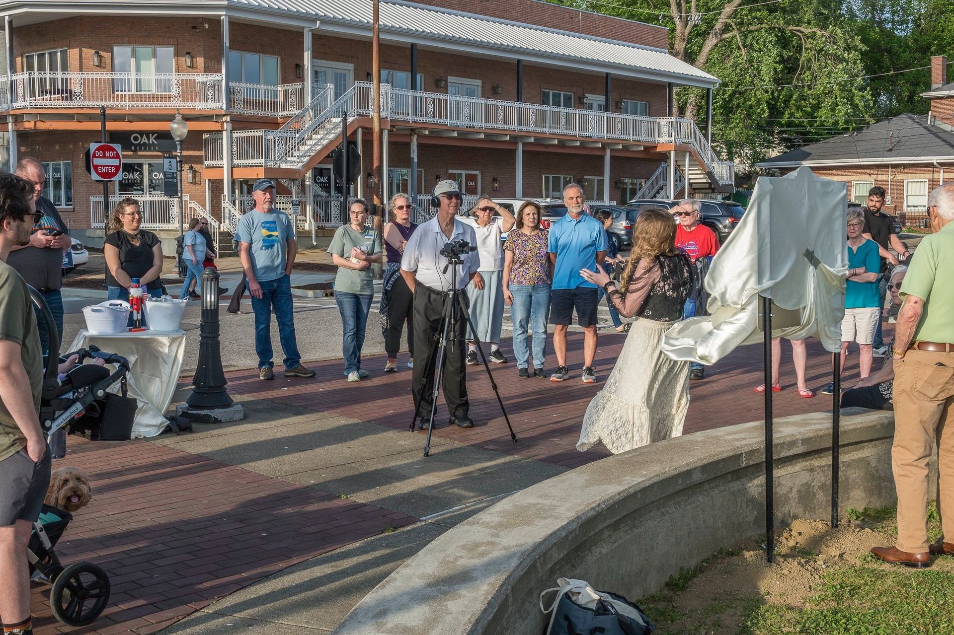 Crowds gather along Newburgh Indiana Time Travel Trail
