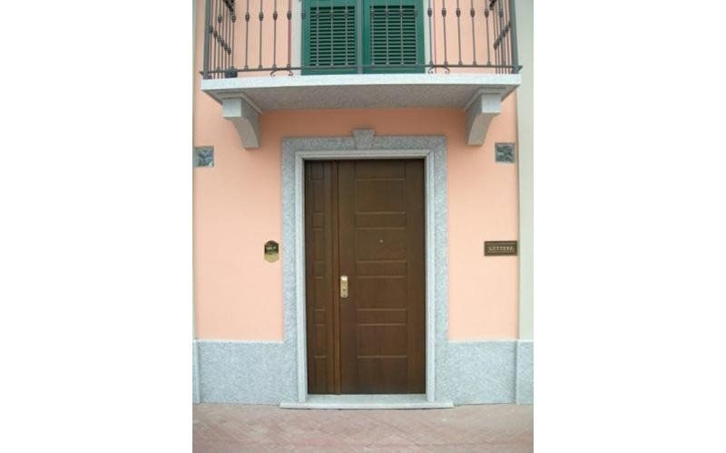 Lavorazione in pietra di Luserna fiammata uniforme