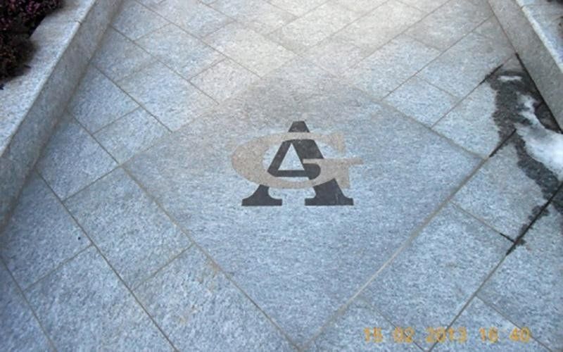 Lavorazione in pietra di Luserna fiammata uniforme