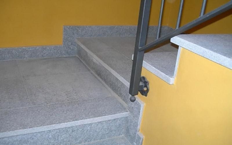 Lavorazione in pietra di Luserna fiammata uniforme