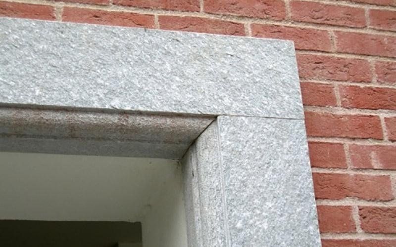 Lavorazione in pietra di Luserna fiammata uniforme