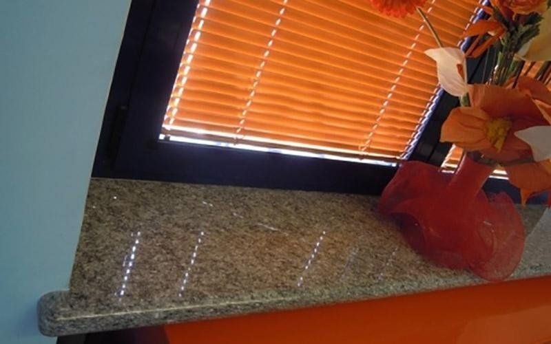 Lavorazione in pietra di Luserna lucida uniforme