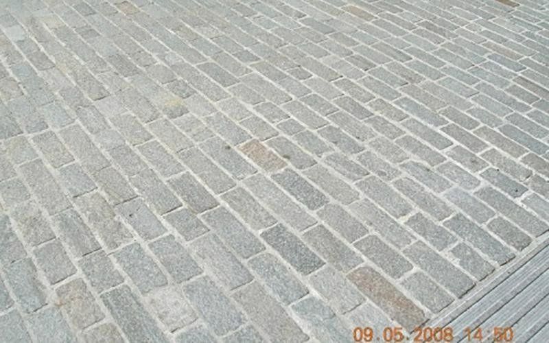 Lavorazione in pietra di Luserna a spacco misto