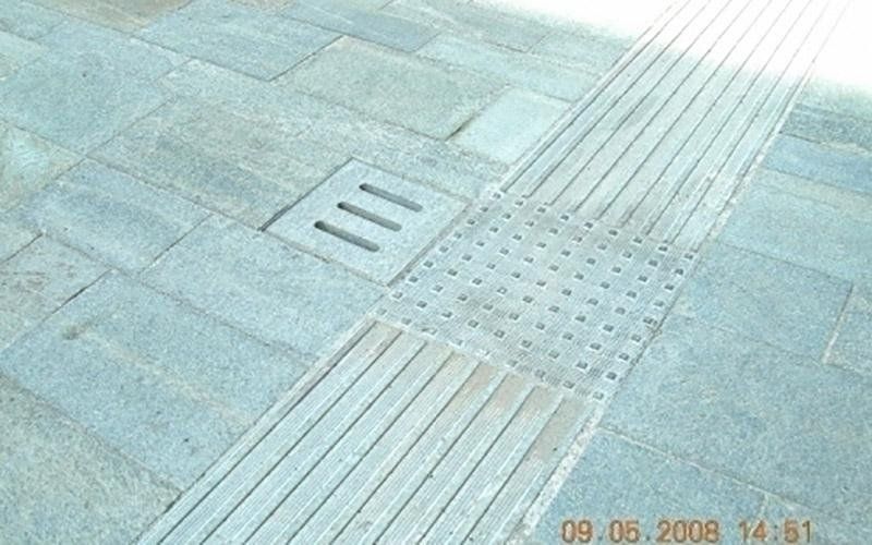 Lavorazione in pietra di Luserna a spacco misto