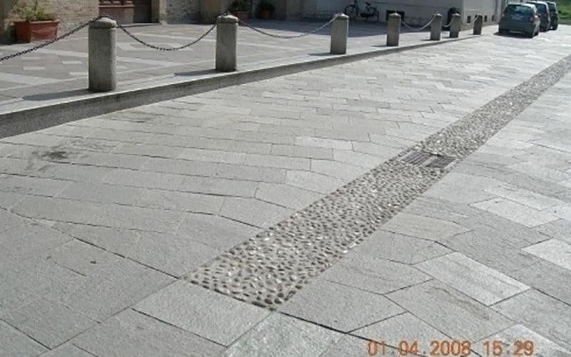 Lavorazione in pietra di Luserna a spacco misto