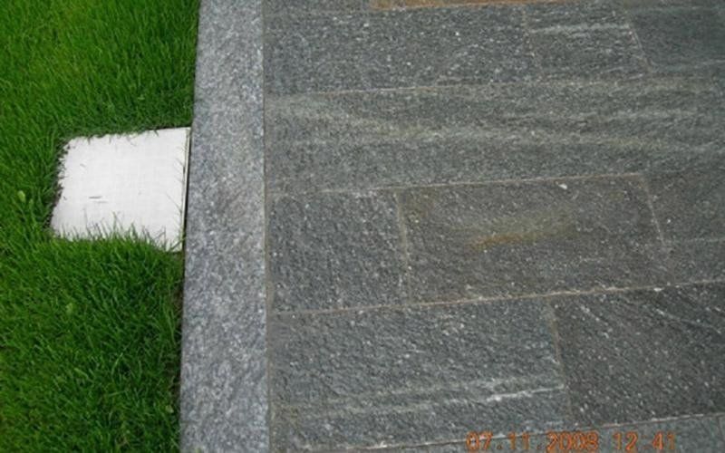 Lavorazione in pietra di Luserna a spacco misto