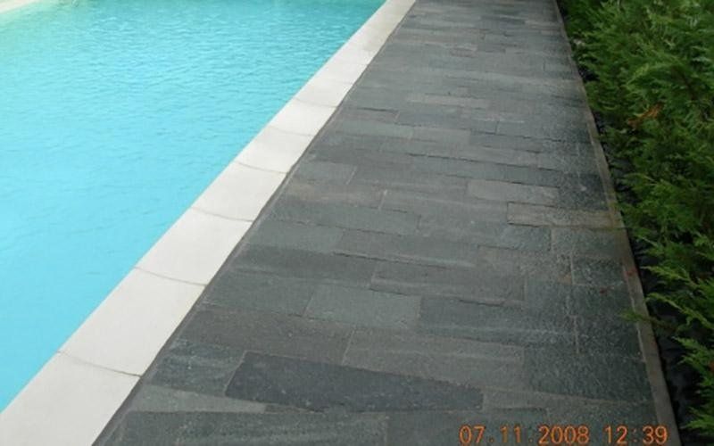 Lavorazione in pietra di Luserna a spacco misto