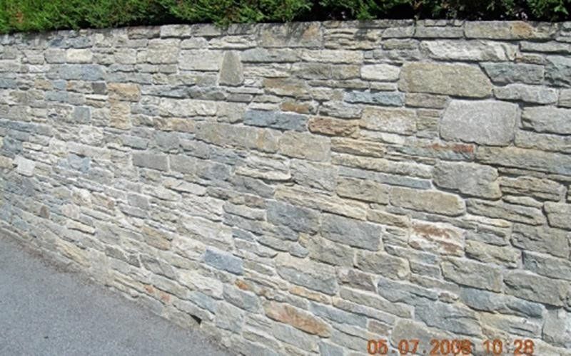 Rivestimento in pietra di Luserna a spacco misto