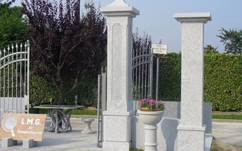 Ausführung in Luserna-Stein