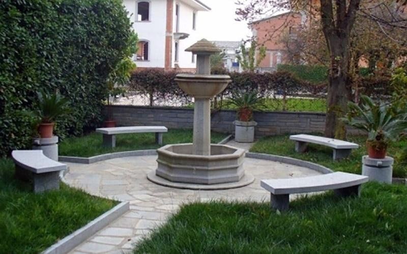 Ausführung in Luserna-Stein